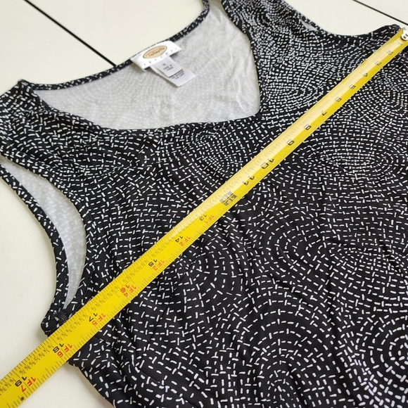 Talbots Women's Stretch Sleeveless V-Neck Black White Geo Pullover Tank Top PM - Picture 9 of 10